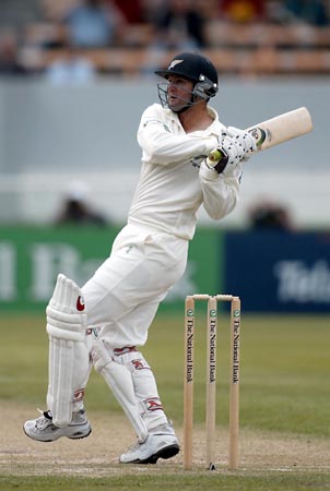 16 March 2002, Jade Stadium, Christchurch, New Zealand England v New Zealand test match cricket series. 1st Test England bowler Andy Caddick celebrates bowling Adam Parore to take his 5th wicket today. Pic: Andrew Cornaga / Photosport16 March 2002, Jade Stadium, Christchurch, New Zealand England v New Zealand test match cricket series. 1st Test Nathan Astle hooks. Pic: Andrew Cornaga / Photosport